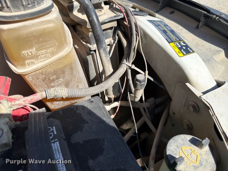 image for item FP3129 2002 Ford F350 Super Duty pickup truck