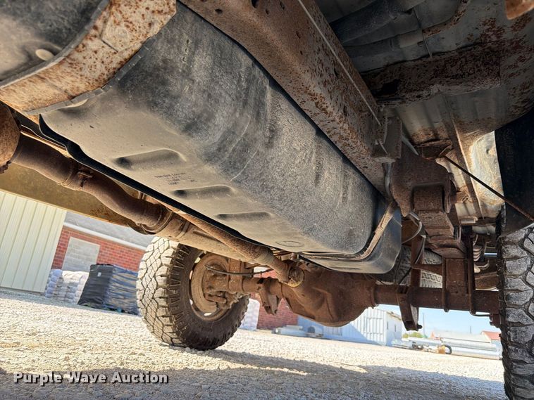 image for item FP3129 2002 Ford F350 Super Duty pickup truck
