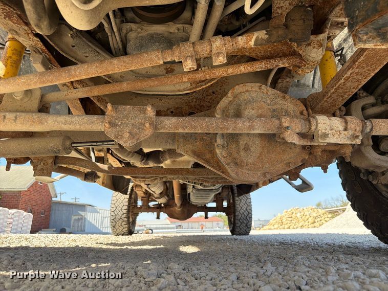 image for item FP3129 2002 Ford F350 Super Duty pickup truck