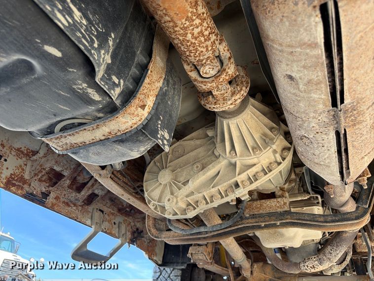 image for item FP3129 2002 Ford F350 Super Duty pickup truck