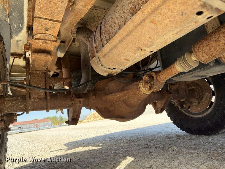 image for item FP3129 2002 Ford F350 Super Duty pickup truck