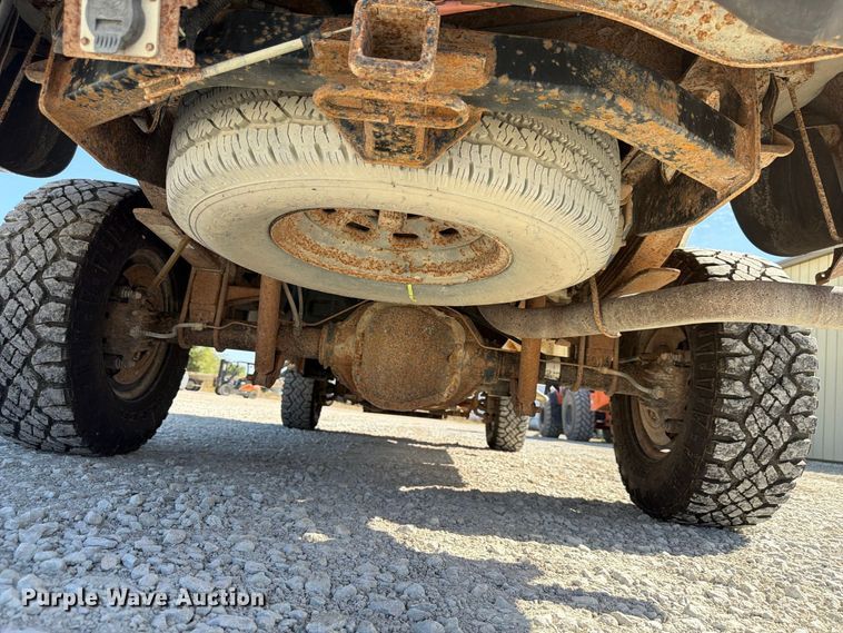 image for item FP3129 2002 Ford F350 Super Duty pickup truck