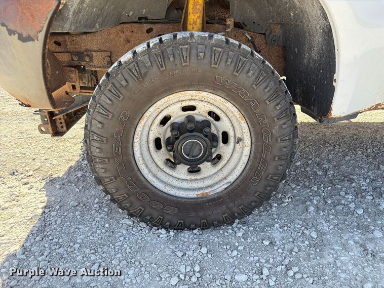 image for item FP3129 2002 Ford F350 Super Duty pickup truck