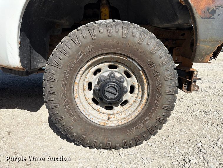 image for item FP3129 2002 Ford F350 Super Duty pickup truck