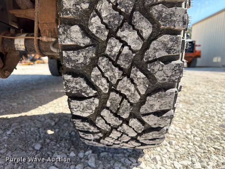 image for item FP3129 2002 Ford F350 Super Duty pickup truck