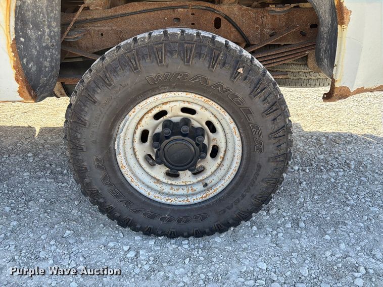 image for item FP3129 2002 Ford F350 Super Duty pickup truck
