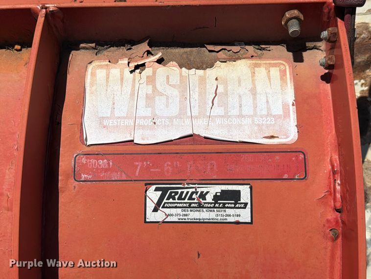 image for item FP3129 2002 Ford F350 Super Duty pickup truck