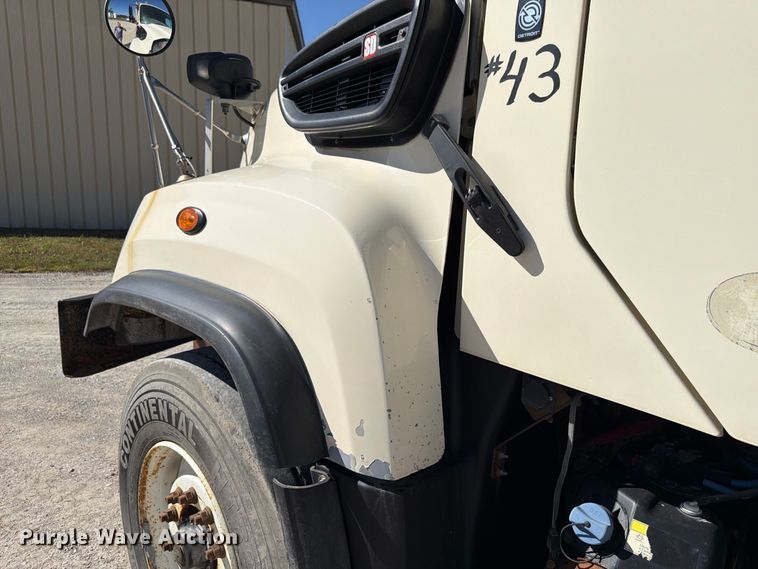 image for item FP3130 2017 Freightliner 114SD Dump truck