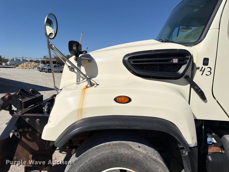 image for item FP3130 2017 Freightliner 114SD Dump truck