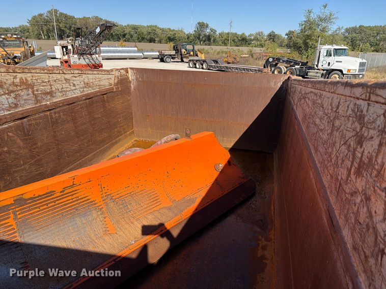 image for item FP3130 2017 Freightliner 114SD Dump truck