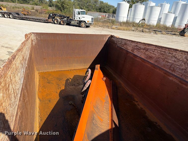 image for item FP3130 2017 Freightliner 114SD Dump truck