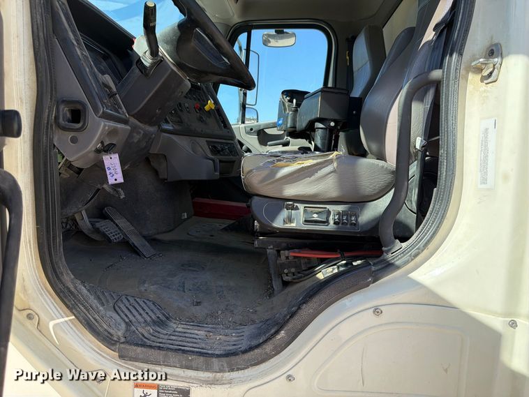 image for item FP3130 2017 Freightliner 114SD Dump truck