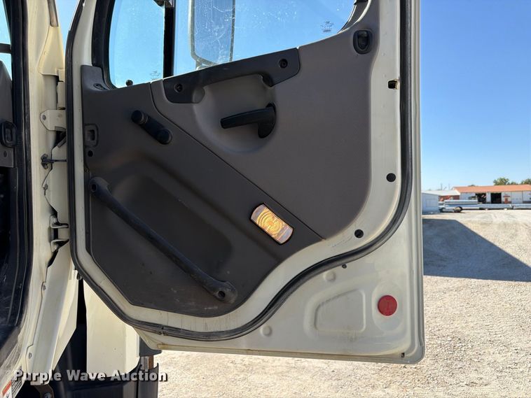 image for item FP3130 2017 Freightliner 114SD Dump truck