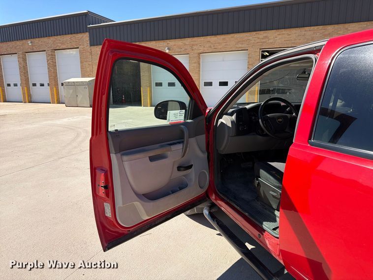 image for item FP3135 2011 Chevrolet Silverado 1500 Crew Cab pickup truck