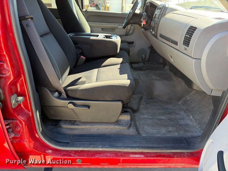 image for item FP3135 2011 Chevrolet Silverado 1500 Crew Cab pickup truck