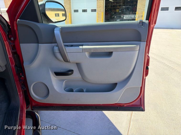 image for item FP3135 2011 Chevrolet Silverado 1500 Crew Cab pickup truck