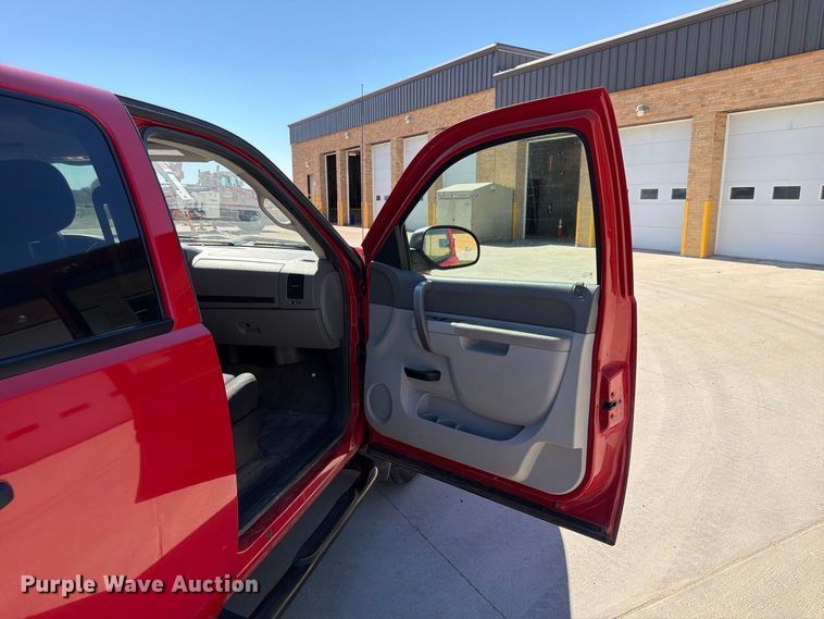 image for item FP3135 2011 Chevrolet Silverado 1500 Crew Cab pickup truck
