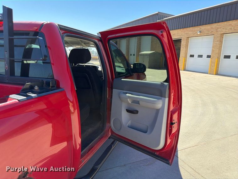 image for item FP3135 2011 Chevrolet Silverado 1500 Crew Cab pickup truck