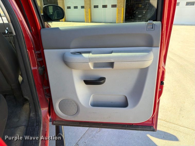 image for item FP3135 2011 Chevrolet Silverado 1500 Crew Cab pickup truck