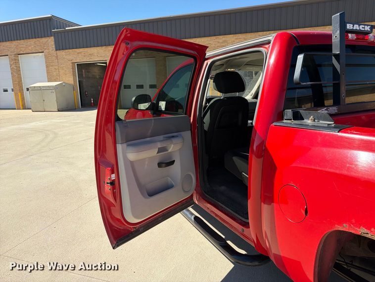 image for item FP3135 2011 Chevrolet Silverado 1500 Crew Cab pickup truck