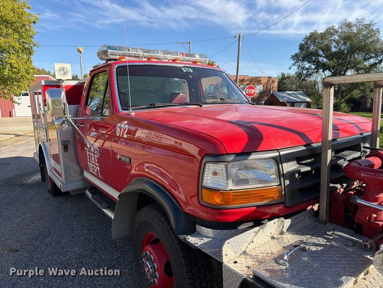 image for item FP3141 1993 Ford F450 Super Duty pumper fire truck