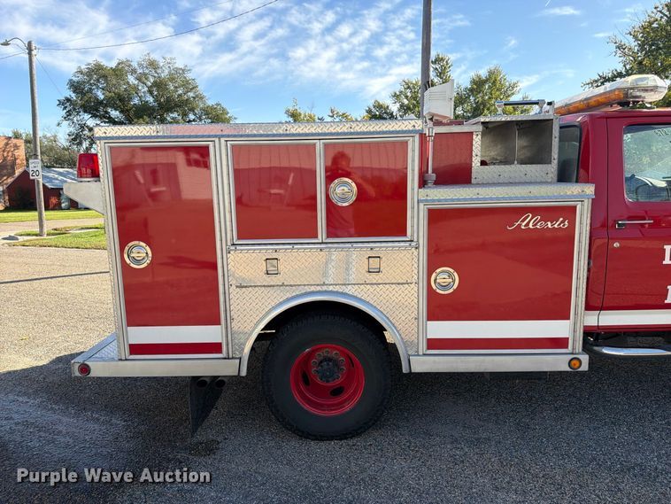 image for item FP3141 1993 Ford F450 Super Duty pumper fire truck