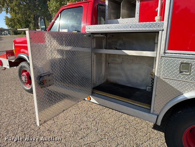 image for item FP3141 1993 Ford F450 Super Duty pumper fire truck