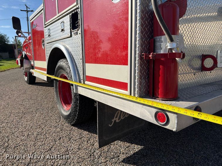 image for item FP3141 1993 Ford F450 Super Duty pumper fire truck