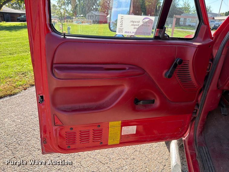 image for item FP3141 1993 Ford F450 Super Duty pumper fire truck