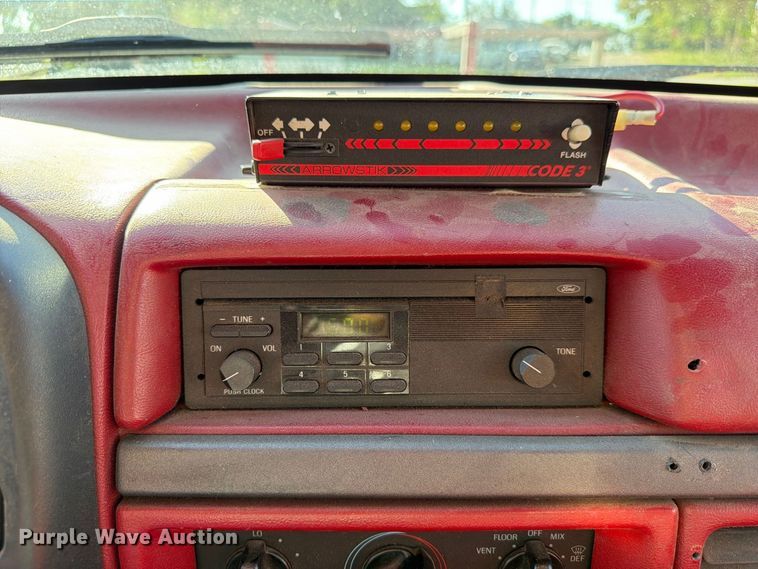 image for item FP3141 1993 Ford F450 Super Duty pumper fire truck