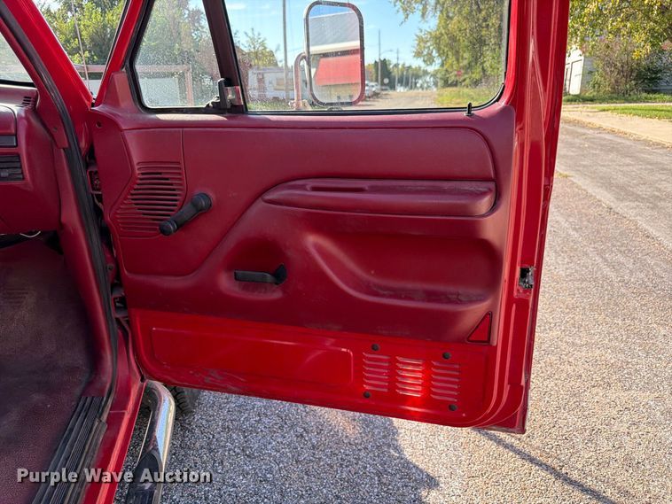image for item FP3141 1993 Ford F450 Super Duty pumper fire truck