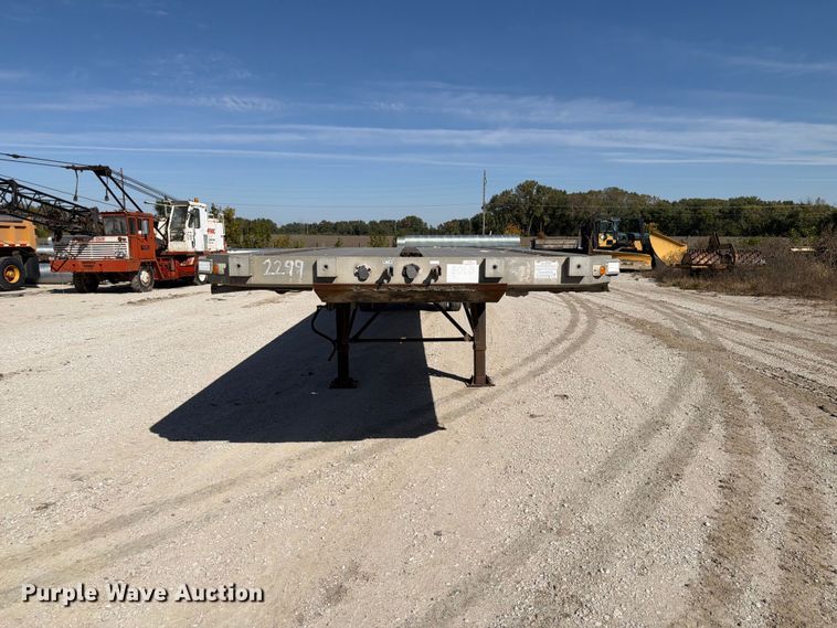 image for item FP3142 1999 Benson AF489650 flatbed trailer