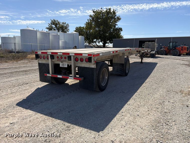image for item FP3142 1999 Benson AF489650 flatbed trailer