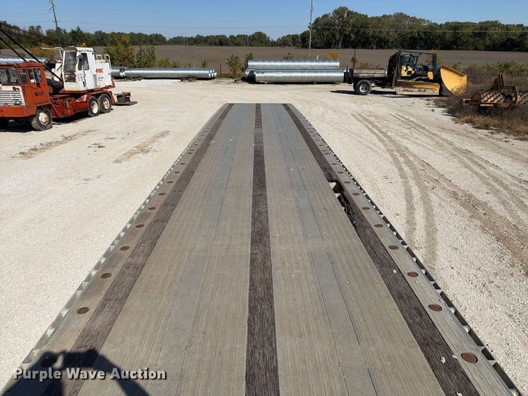 image for item FP3142 1999 Benson AF489650 flatbed trailer