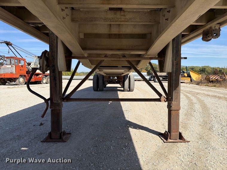 image for item FP3142 1999 Benson AF489650 flatbed trailer