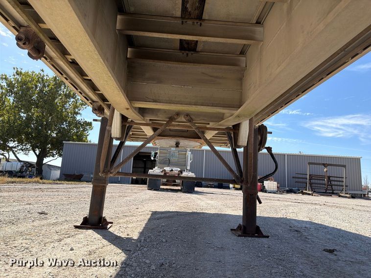 image for item FP3142 1999 Benson AF489650 flatbed trailer