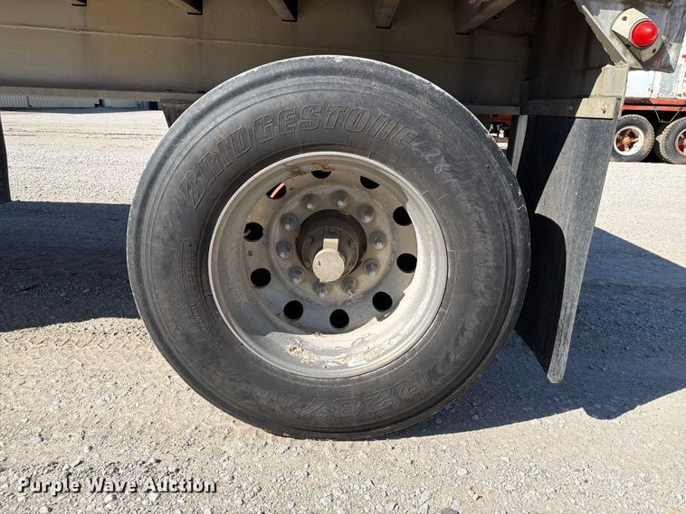 image for item FP3142 1999 Benson AF489650 flatbed trailer