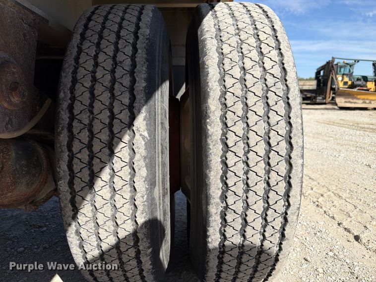 image for item FP3142 1999 Benson AF489650 flatbed trailer