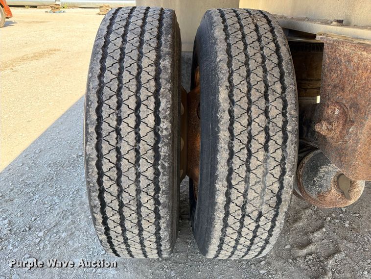 image for item FP3142 1999 Benson AF489650 flatbed trailer