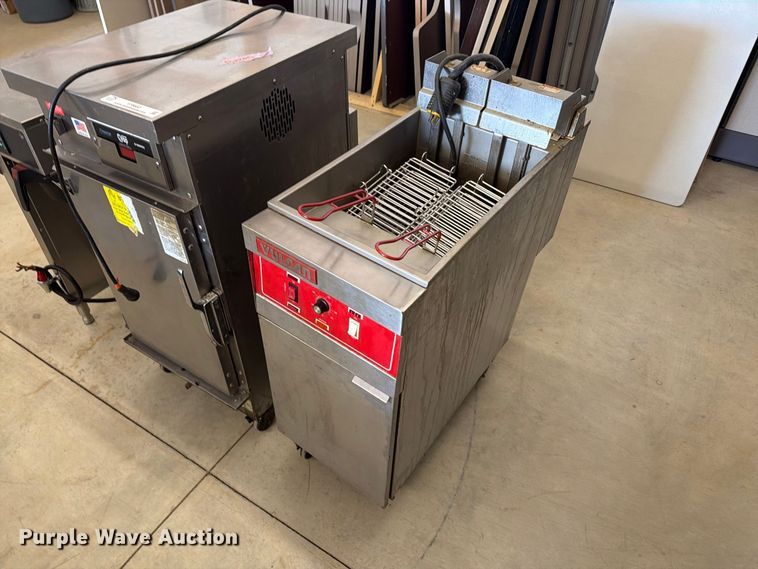 image for item FT6652 Assorted appliances