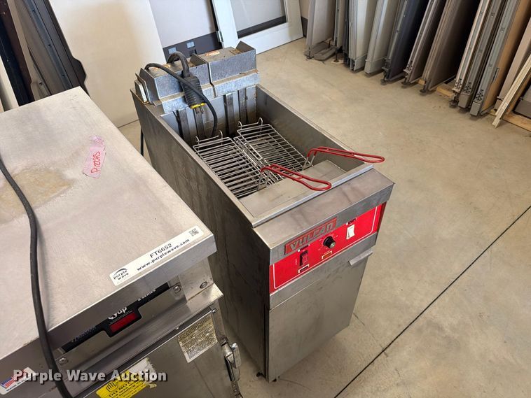 image for item FT6652 Assorted appliances