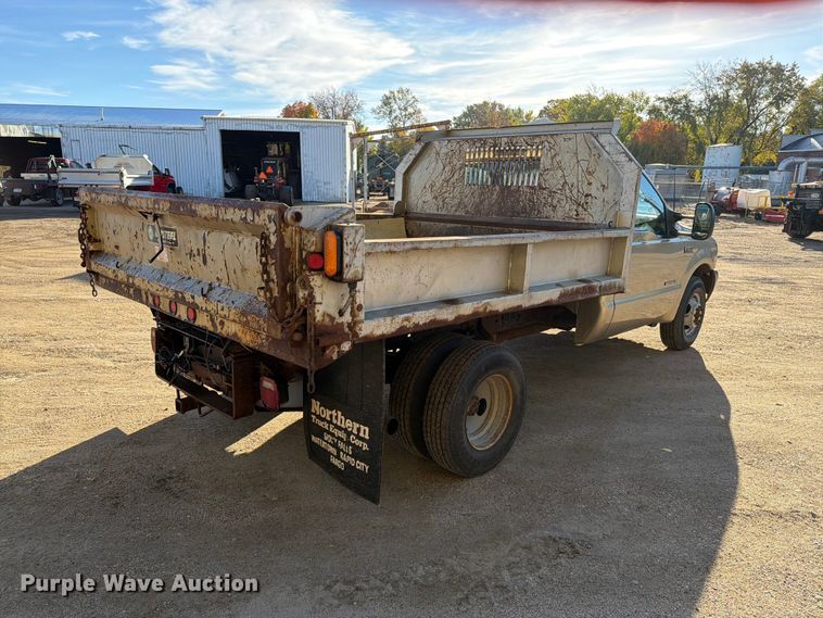 image for item FT6857 2001 Ford F350 Super Duty dump bed pickup truck