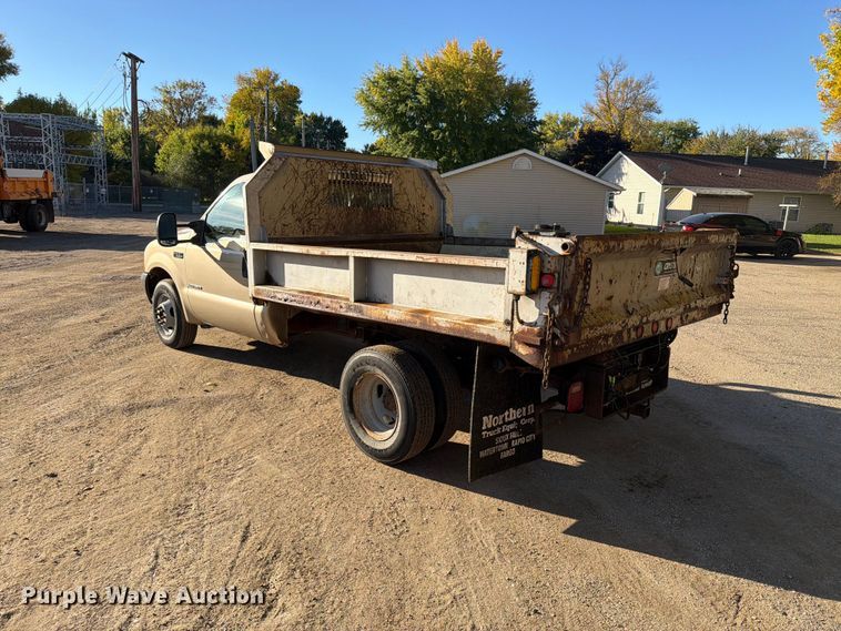 image for item FT6857 2001 Ford F350 Super Duty dump bed pickup truck