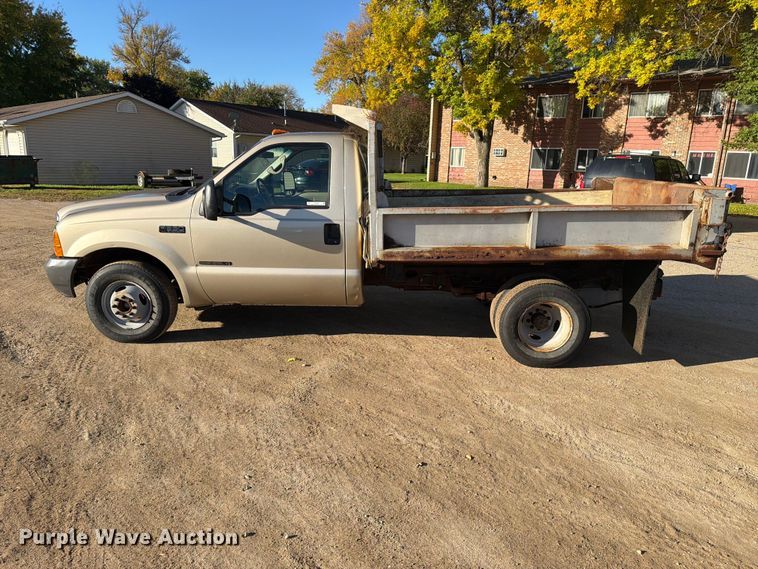image for item FT6857 2001 Ford F350 Super Duty dump bed pickup truck
