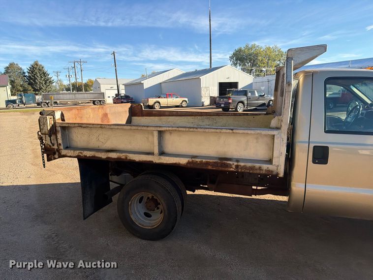 image for item FT6857 2001 Ford F350 Super Duty dump bed pickup truck