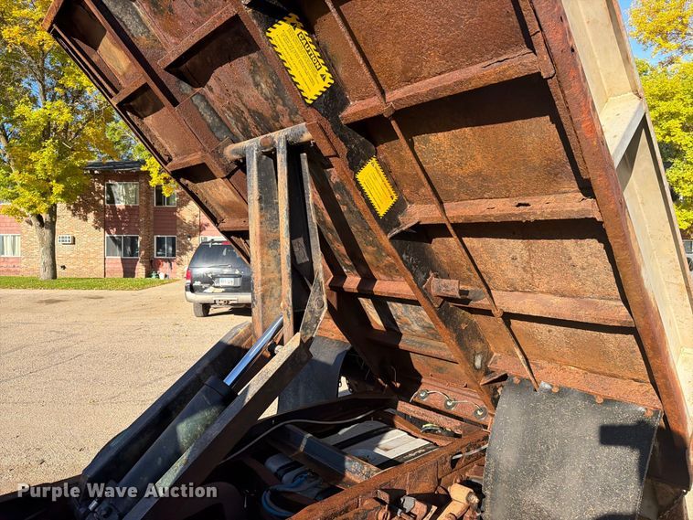 image for item FT6857 2001 Ford F350 Super Duty dump bed pickup truck