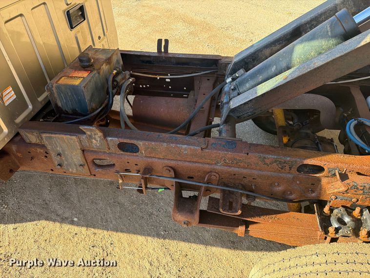 image for item FT6857 2001 Ford F350 Super Duty dump bed pickup truck