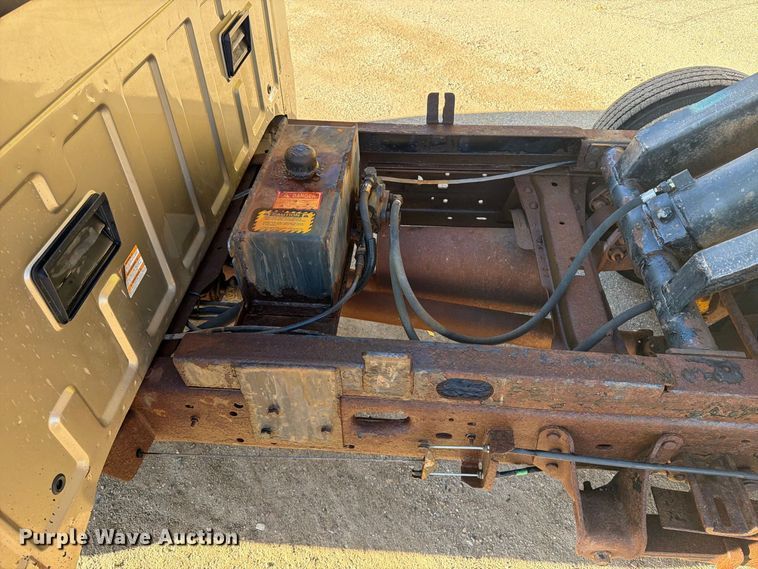 image for item FT6857 2001 Ford F350 Super Duty dump bed pickup truck