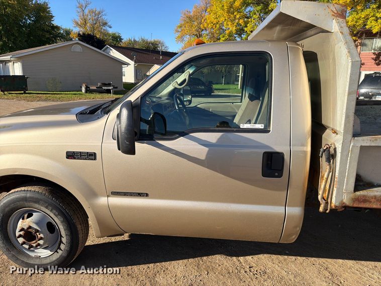 image for item FT6857 2001 Ford F350 Super Duty dump bed pickup truck