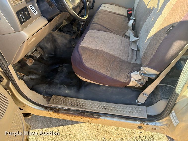 image for item FT6857 2001 Ford F350 Super Duty dump bed pickup truck